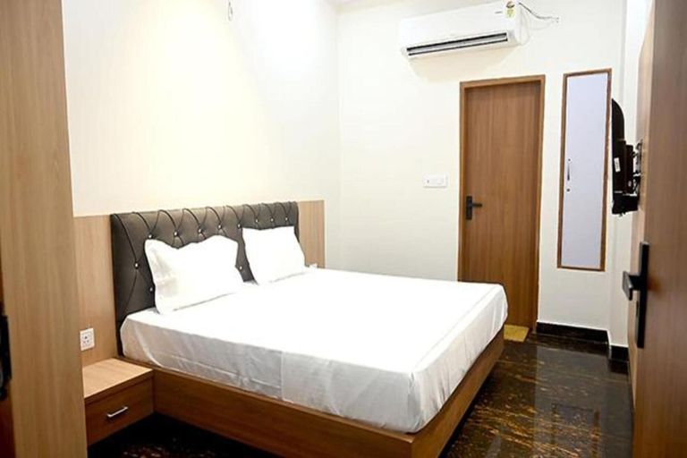 Room 2, Fabhotel Bankey Bihari Bhawan, Mathura