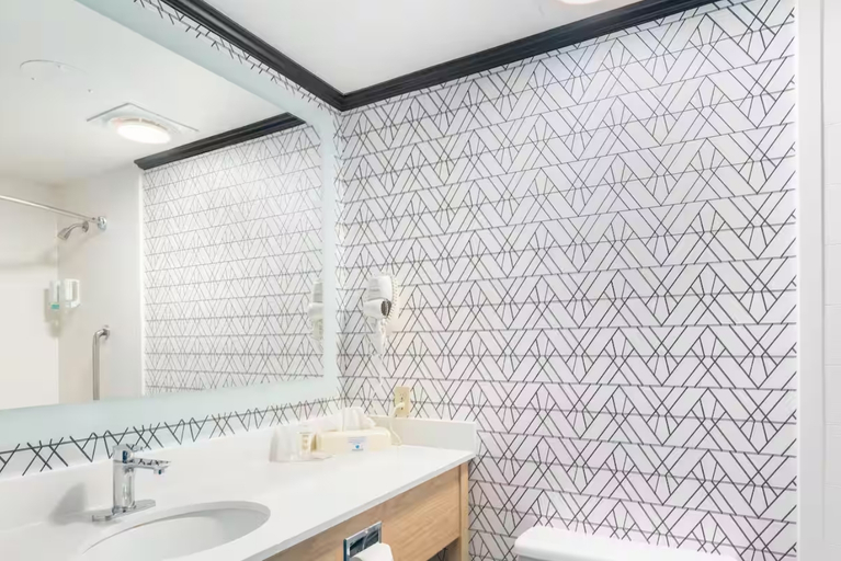 Bathroom 4, Sternwheeler Hotel Conference Ctr TrademarkWyndham, Yukon