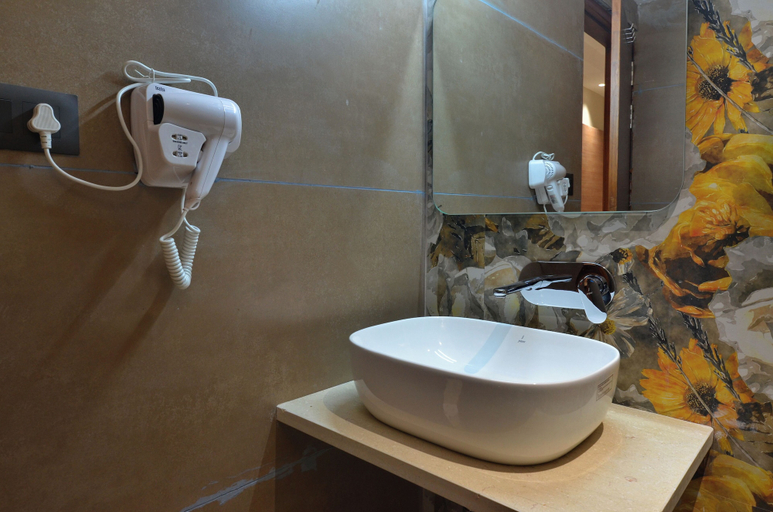 Bathroom, Hotel Maya Cottage - Connaught Place, Delhi