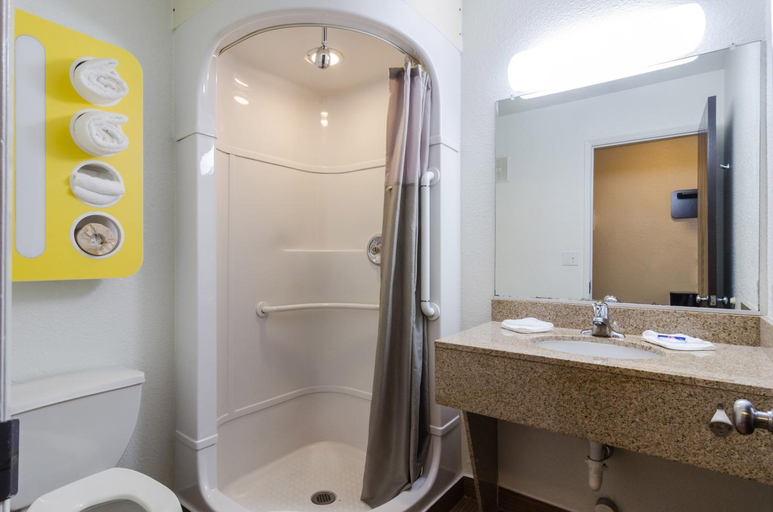Bathroom 5, Motel 6 Seattle Airport South, SeaTac