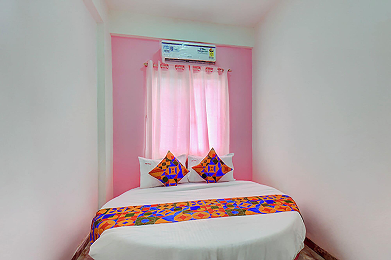 Room 4, Via Pink House, Pune