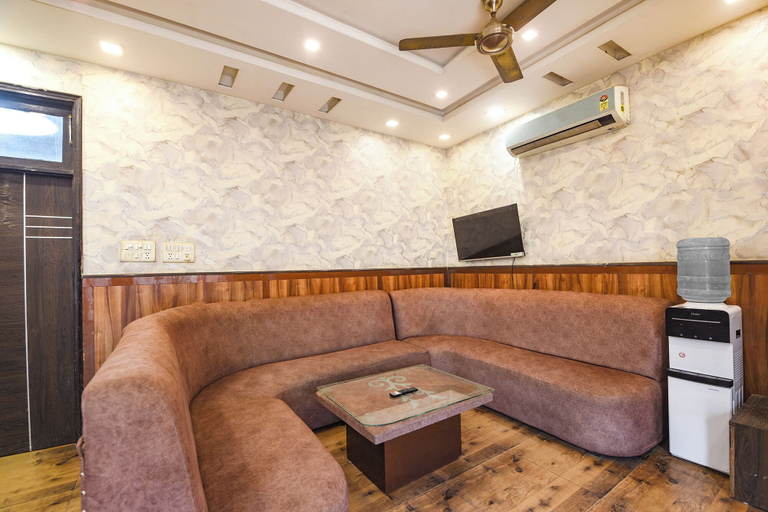 Lobby sitting area 2, Fabhotel Shiv Palace, Delhi
