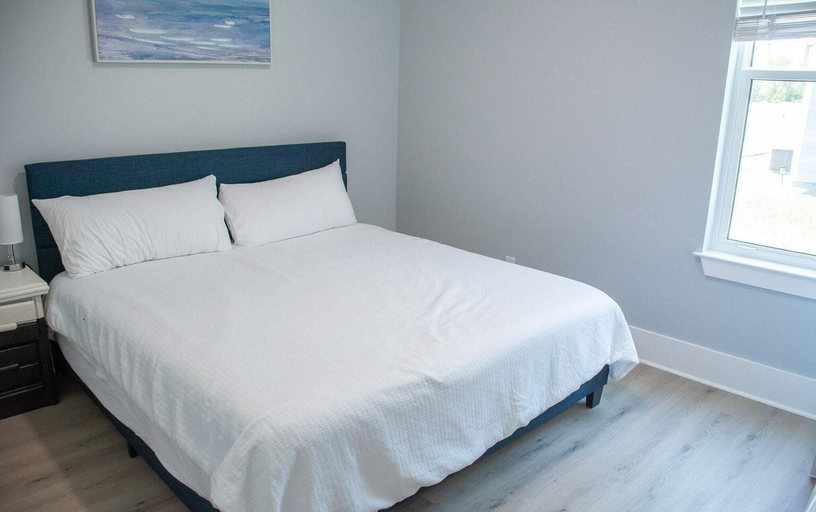 Room 3, The Tempest, Bay