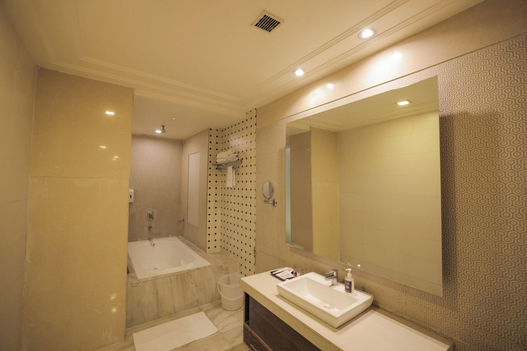 Bathroom, Spree Hotel Meerut, Meerut