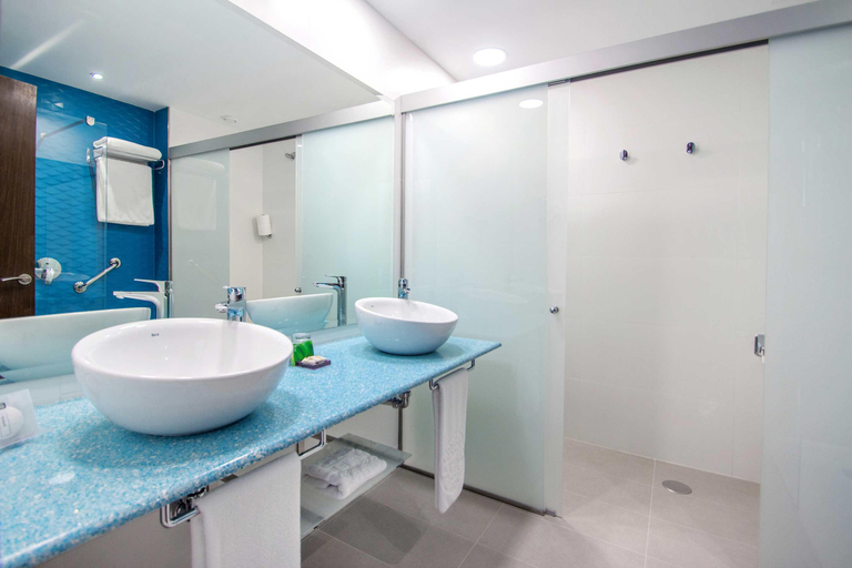 Bathroom 5, Hotel Servigroup Montiboli, Alicante