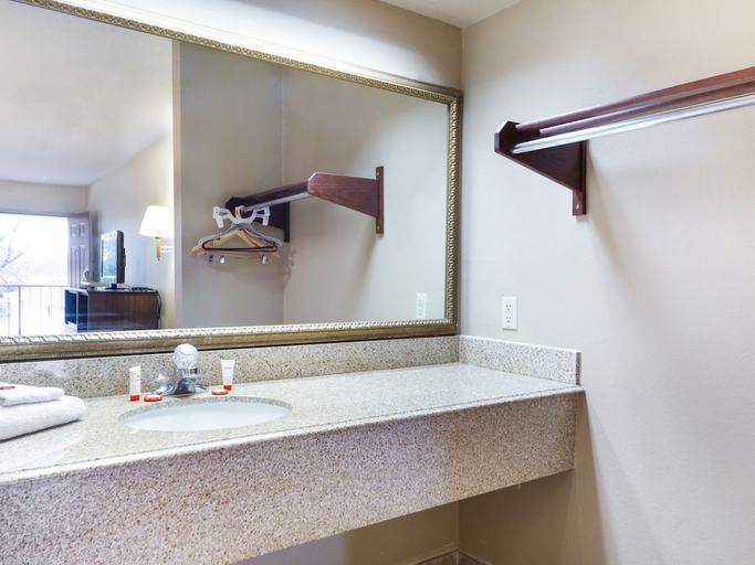 Bathroom 4, Hotel Brewton, Escambia