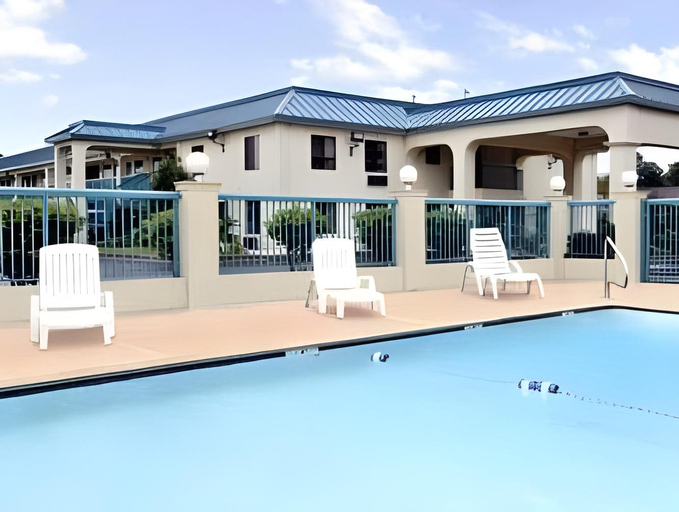Sport & Beauty, La Quinta Inn Suites By Wyndham Perry, Houston