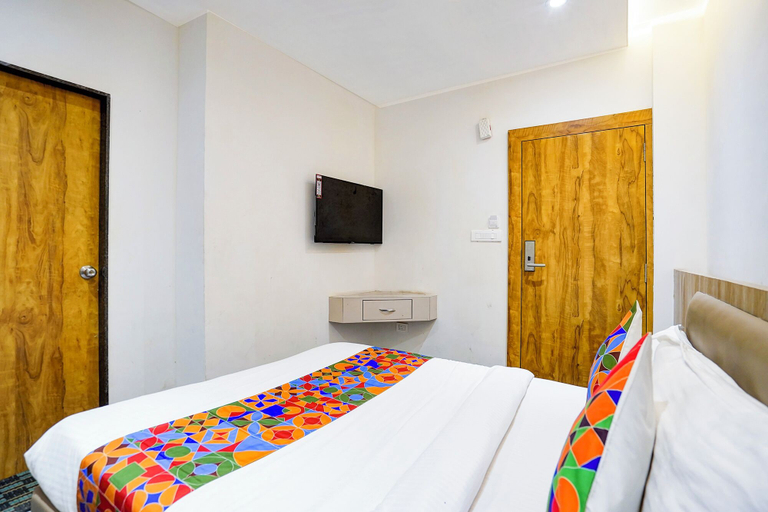 Room 3, Fabhotel Cosmos Green, Indore
