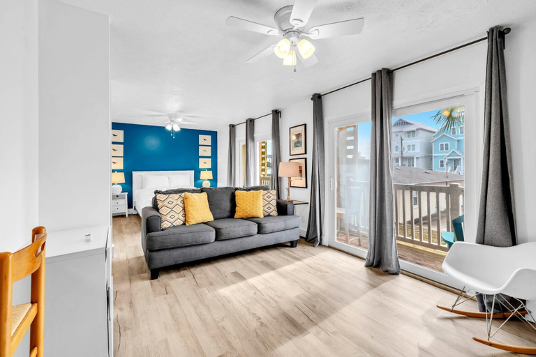 Living area 2, Surfwinds #3, Bay