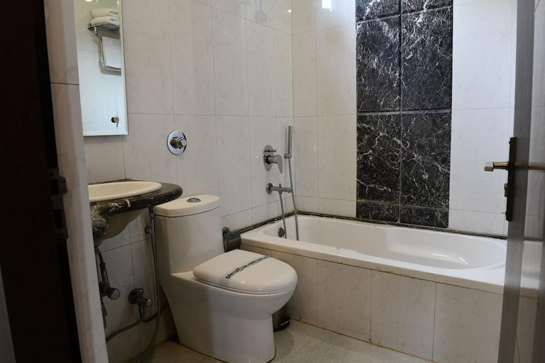 Bathroom 4, Hotel Ravisha Continental, Kaushambi