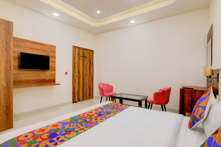 Room 5, FabHotel The Elegant - 150 Meters From Delhi Public School Meerut, Meerut