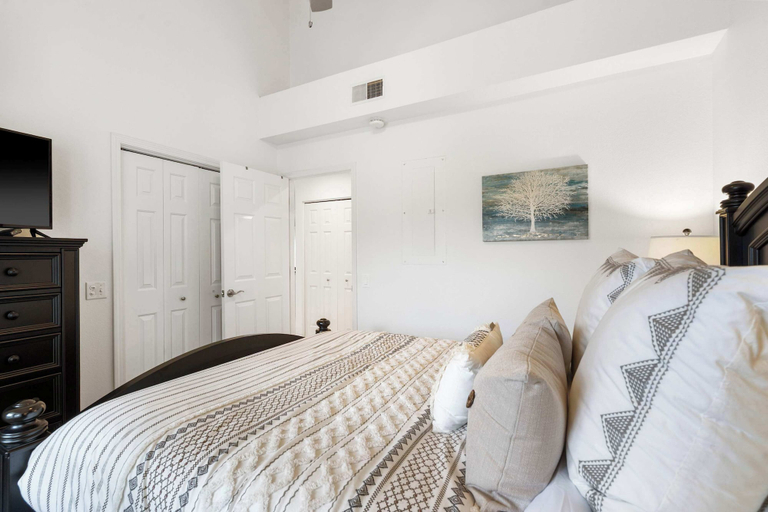 Room 5, Vacay Getaway - Condo for 8, Taney