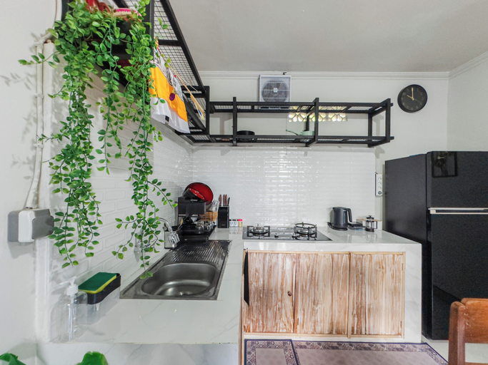 Shared kitchen 2, Nandana Guest House Ubud, Gianyar