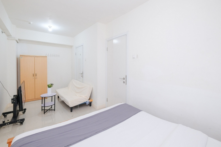 Bedroom 4, Cozy and Simply 1BR Green Pramuka Apartment By Travelio, Jakarta Pusat