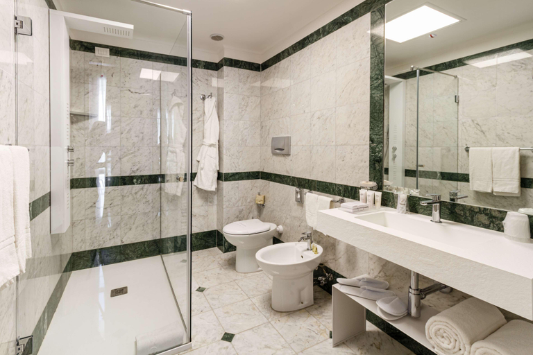 Bathroom 5, Delle Palme, Trapani