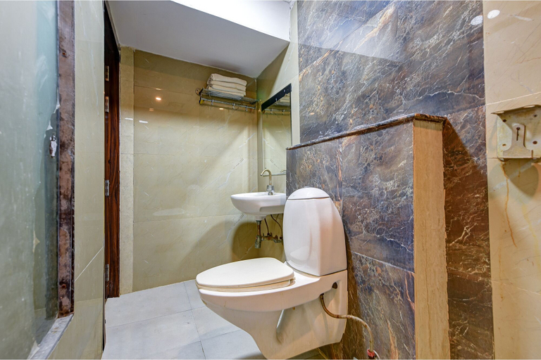 Bathroom 4, Fabhotel Golden Key Residency, Delhi