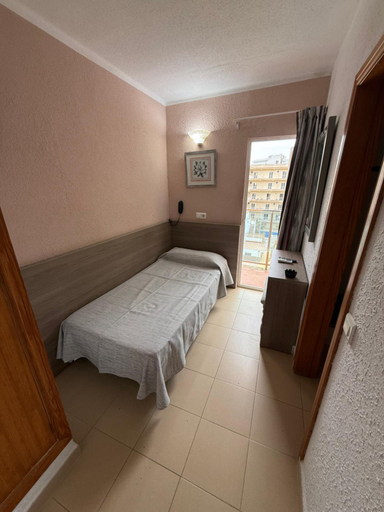 Bedroom 3, Hotel Costa Mediterraneo, Baleares