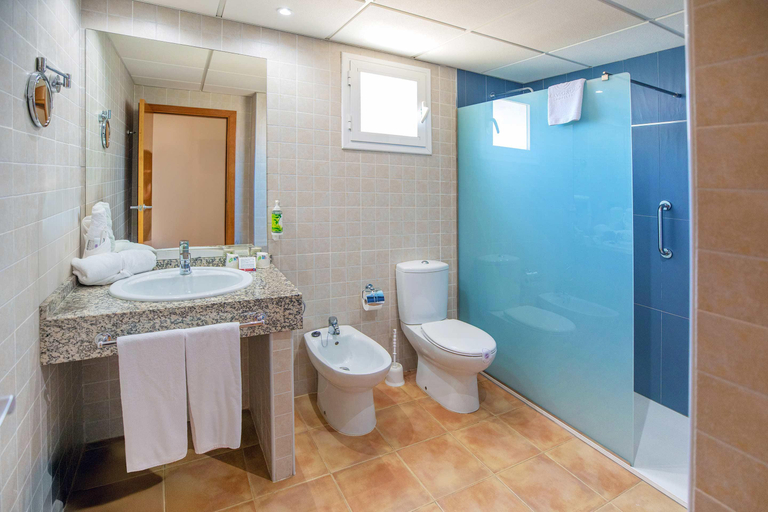 Bathroom 5, Hotel Servigroup Marina Mar, Almería
