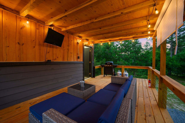 Terrace/patio 3, Double Magic - Unique Cabin for 6 - Pond, Hot Tub, McCurtain