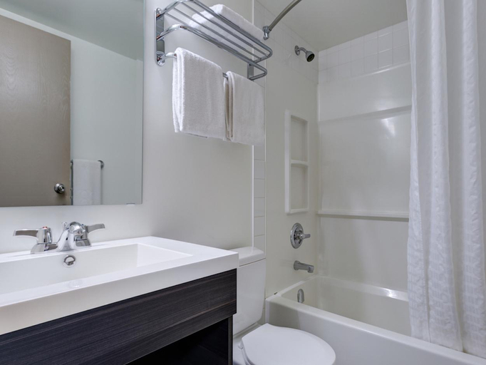 Bathroom, Heritage Inn Hotel & Convention Centre Saskatoon, Division No. 11