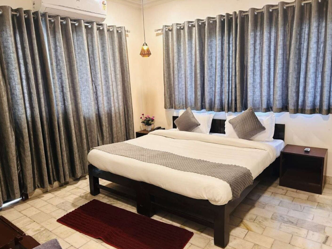 Room 4, 7CR HOTEL, Vadodara