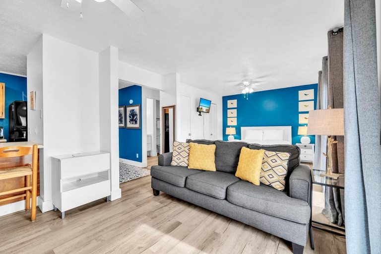 Room 4, Surfwinds #3, Bay