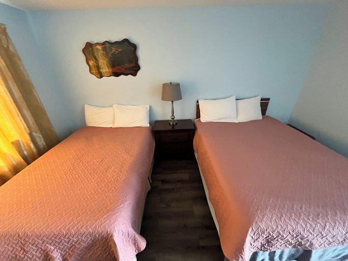 Bedroom, Y5 Motel & Campground, Thompson-Nicola