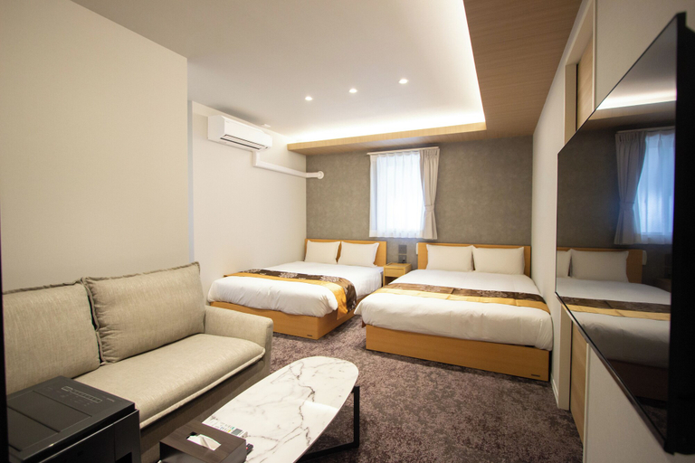 Room 5, Hotel Yeet Tenjin Minami, Fukuoka