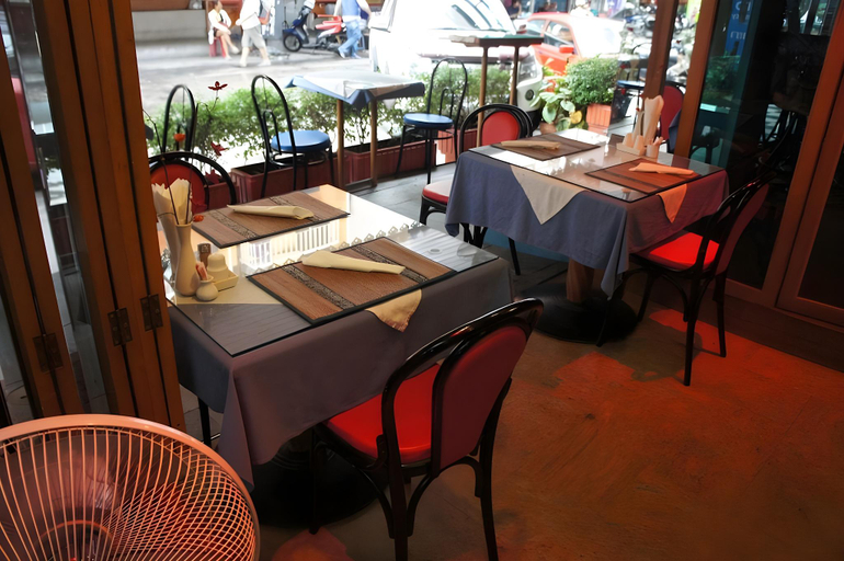 Food & Drinks 5, Max Residence, Pattaya