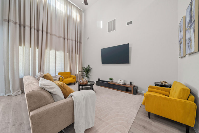 Living area 5, Luxurious 4-Bed Home in Aubrey TX, Denton