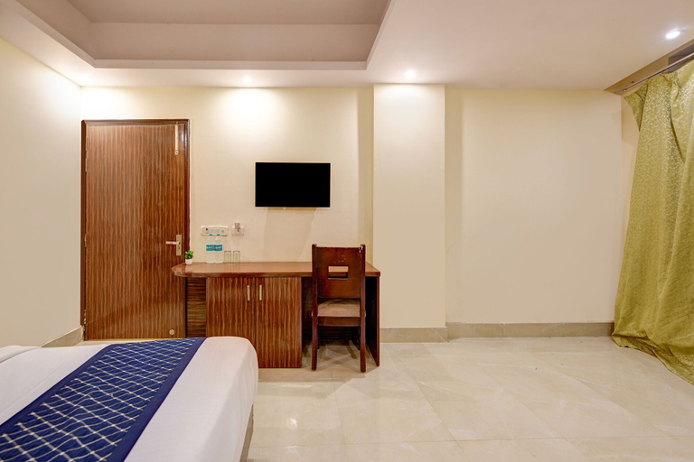 Room 2, Fabhotel Golden Key Residency, Delhi