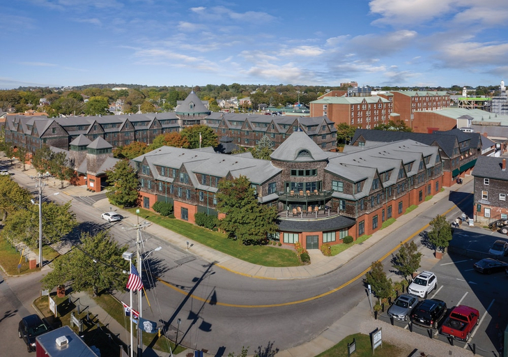 Exterior & Views