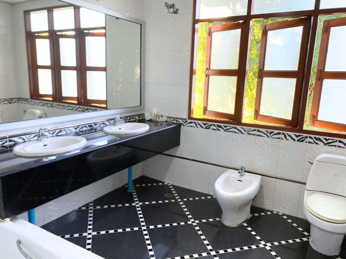 Bathroom, Golden Cupids Hotel, San Sai