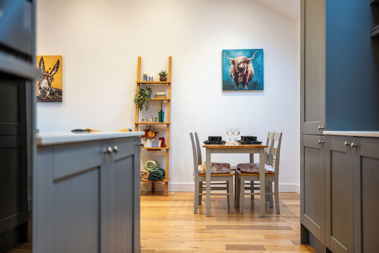 In-room dining 5, Beautiful 2 Bedroom Barn in Cerney Wick, Gloucestershire