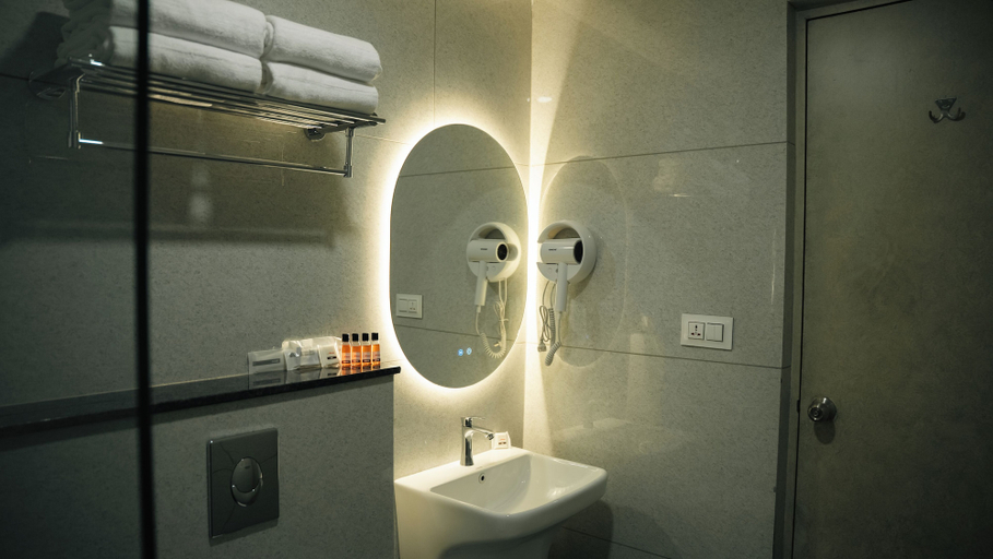 Bathroom 5, Hotel M7 Plaza, Tiruchirappalli