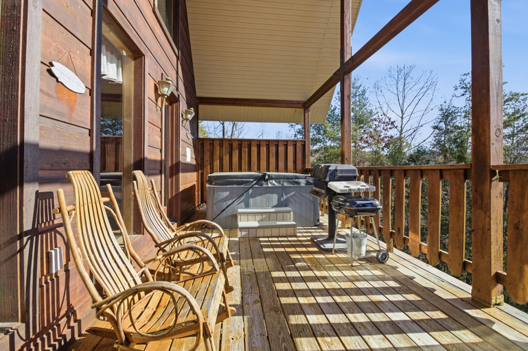 Private spa tub, Awesome View Cabin, Sevier
