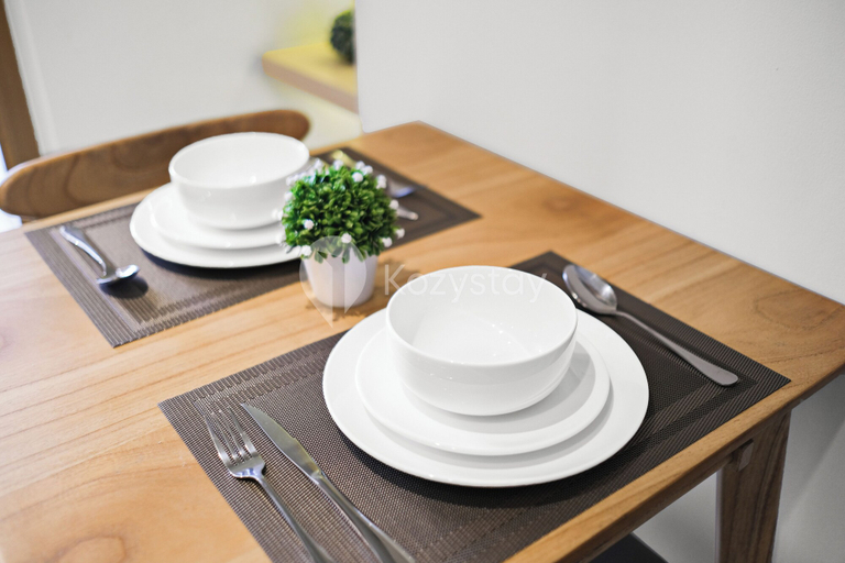 Dining room 4, Hovin by Kozystay - Tebet, Jakarta Selatan