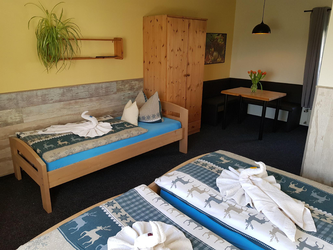 Bedroom 2, Landhotel Pathes Hof, Rostock