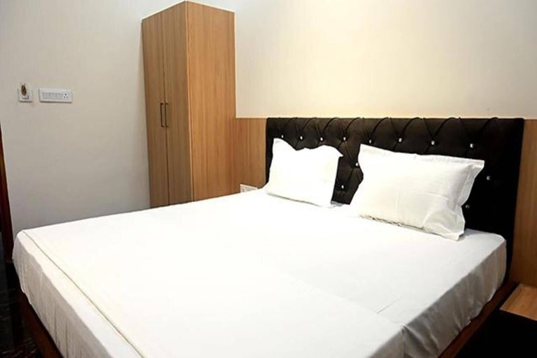 Room 5, Fabhotel Bankey Bihari Bhawan, Mathura