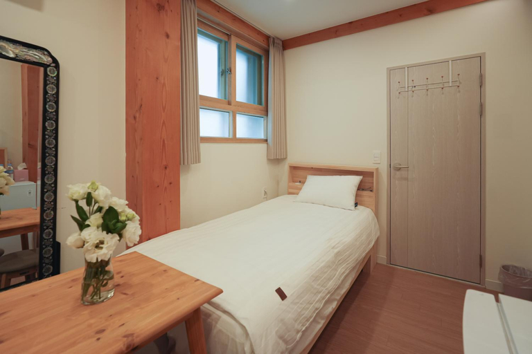 Bedroom 2, SeoulView Guest House, Jung