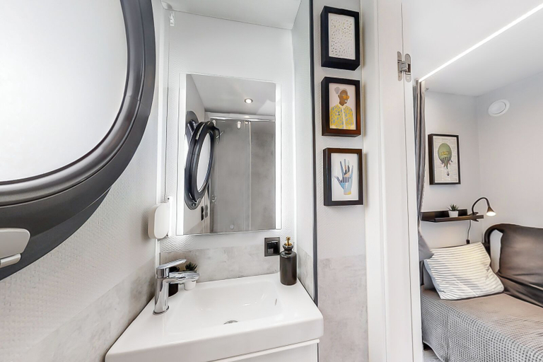 Bathroom 4, The Homeboat Company Parque das Nações, Lisbon