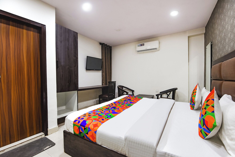 Room 2, Fabhotel The Gk Residency, Delhi