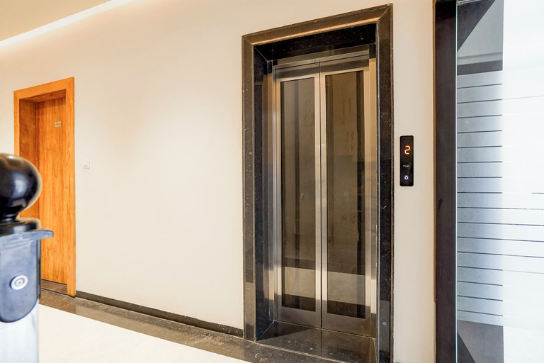 Elevator, Fabhotel Cosmos Green, Indore