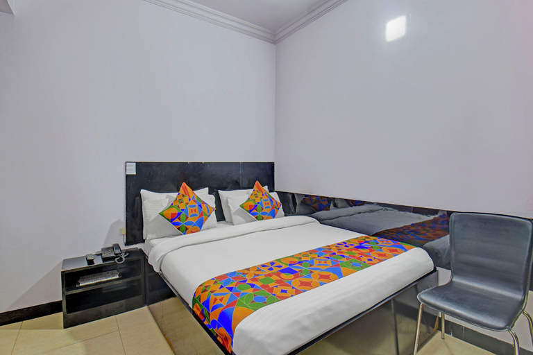 Room 4, Fabhotel Silver Star, Pune