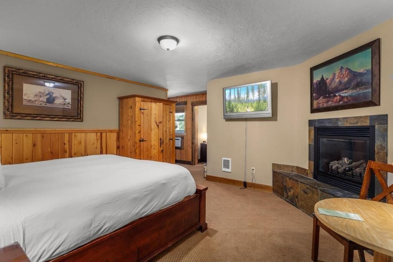 Room 3, Duck Inn Lodge, Flathead