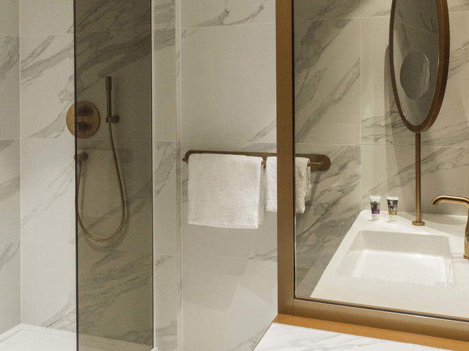 Bathroom, Mercure Luxembourg off Kirchberg, Luxembourg