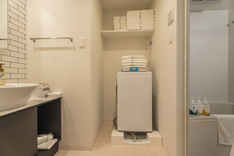 Room 4, ESLEAD HOTEL Namba Kuromon, Osaka