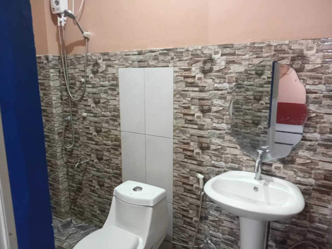 Bathroom 4, oyo187 Rose Ros Place Budget HotelResort, Santo Tomas