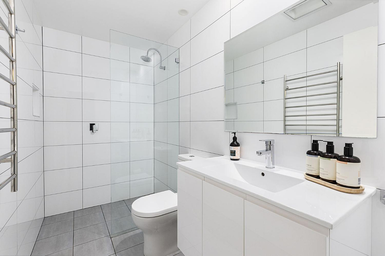 Bathroom 4, Squatters Run 11, Snowy River