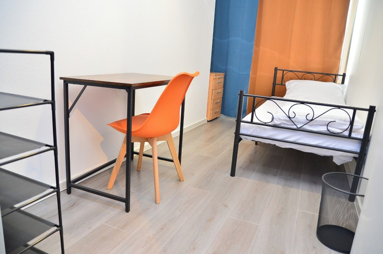 Room 4, XENON HOSTELS UG, Offenbach